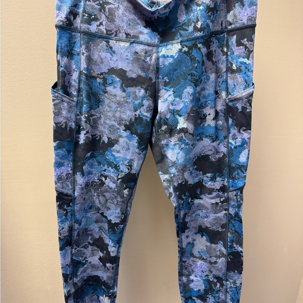 Lululemon Blue and Black Patterned Capri Leggings